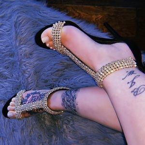 Black heel sandal with rhinestones